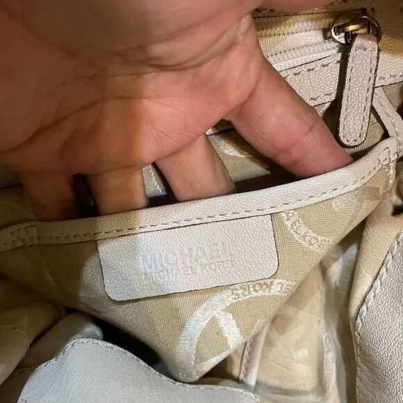 Michael Kors large wallet - Picture 9 of 15